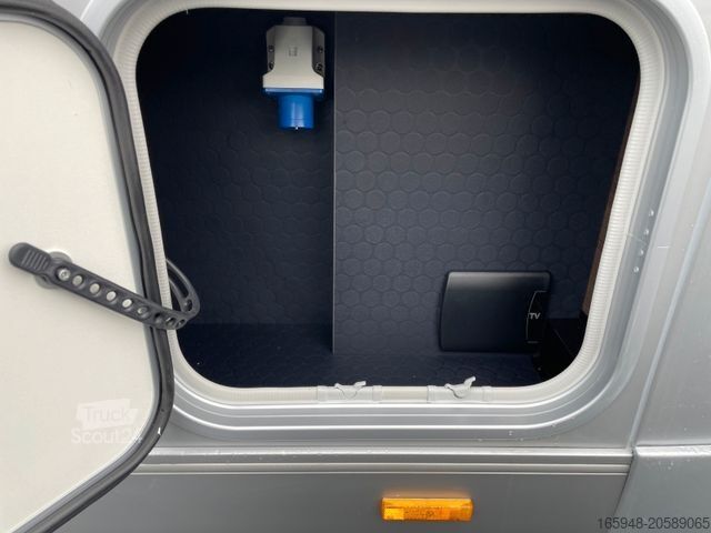 Polintegriran avtodom ADRIA Matrix Supreme 670 DL*4,4T*Leder*Safety Plus