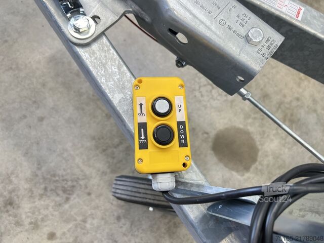 Avfallsbil ANSSEMS KSX 2500.305x178 E Gitter Dreiseitenkipper