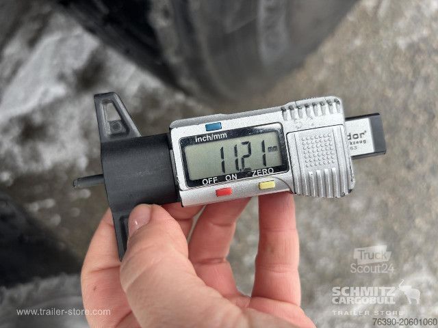 Semi-remorque frigorifique Schmitz Cargobull Semitrailer Reefer Standard divu klāju