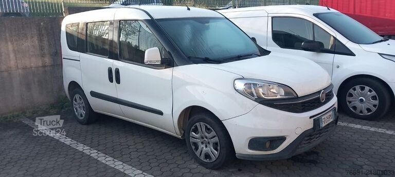 Kompaktno dostavno vozilo FIAT Doblo 5 posti -  CAMBIO GUASTO