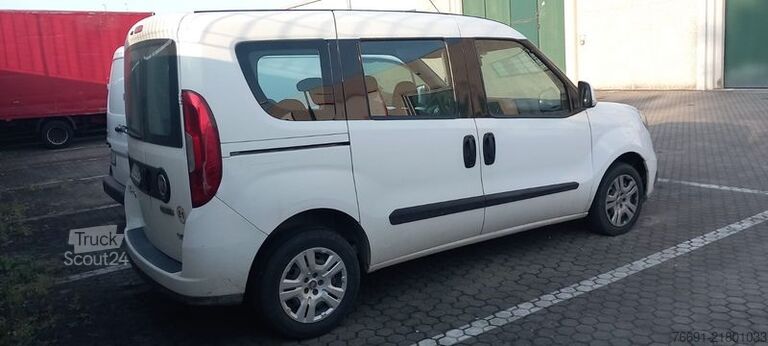 Kompaktno dostavno vozilo FIAT Doblo 5 posti -  CAMBIO GUASTO