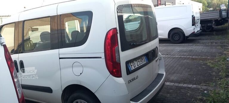 Kompaktno dostavno vozilo FIAT Doblo 5 posti -  CAMBIO GUASTO