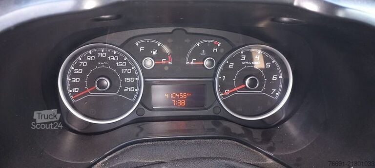 Kompaktno dostavno vozilo FIAT Doblo 5 posti -  CAMBIO GUASTO