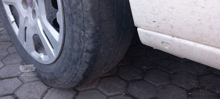 Kompaktno dostavno vozilo FIAT Doblo 5 posti -  CAMBIO GUASTO