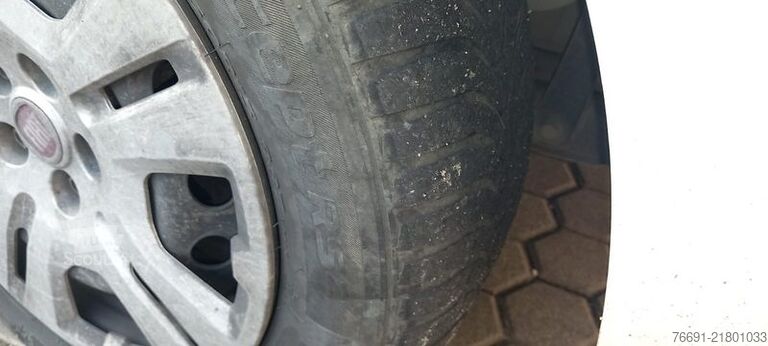Kompaktno dostavno vozilo FIAT Doblo 5 posti -  CAMBIO GUASTO