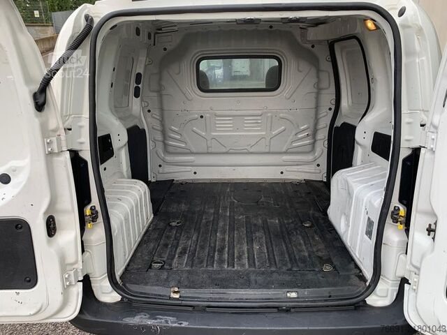Kompaktno dostavno vozilo FIAT Fiorino Van 2 posti - Km 126.000