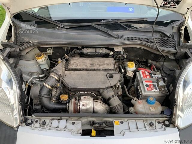 Kompaktno dostavno vozilo FIAT Fiorino Van 2 posti - Km 126.000