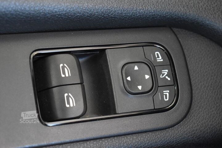 Furgon z wysokim dachem MERCEDES-BENZ Sprinter 316 CDI 4x4 7 G-Tronic Mixto L2H2 Navi