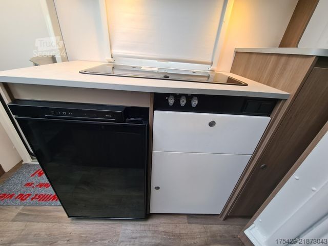 Halvintegrerad husbil CARADO pro V 337 *Safety + Chassis Paket*Solar*SAT+TV*