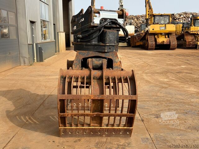Triediaci chápač Caterpillar G320B-D