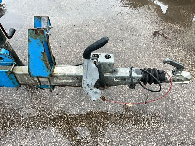 Plataforma elevatória montada em reboque Genie TZ34 (12m)