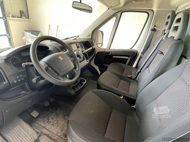 Transporter mit Koffer PEUGEOT Boxer Koffer mit grosse Türen *Klima*Navi*