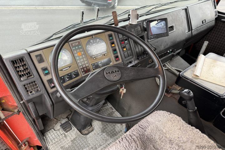 Three-sided tipper truck MAN 19.372 FA 4x4 Moser / Swiss-Vehicle