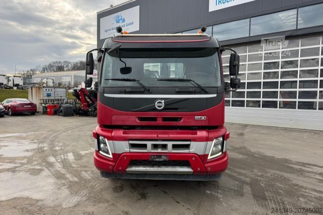 Vozidlo s hákom na kontajnery VOLVO FMX-500 8x4 Tridem Hiab 26T