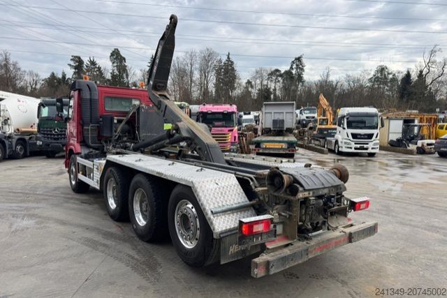 Vozidlo s hákom na kontajnery VOLVO FMX-500 8x4 Tridem Hiab 26T