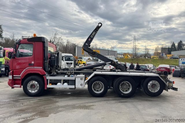 Vozidlo s hákom na kontajnery VOLVO FMX-500 8x4 Tridem Hiab 26T