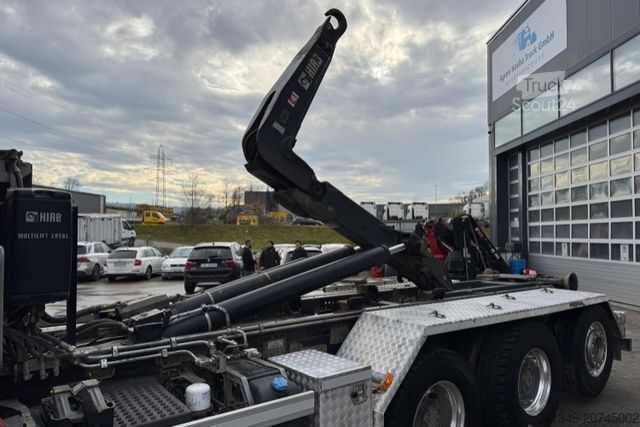 Vozidlo s hákom na kontajnery VOLVO FMX-500 8x4 Tridem Hiab 26T