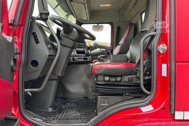 Vozidlo s hákom na kontajnery VOLVO FMX-500 8x4 Tridem Hiab 26T