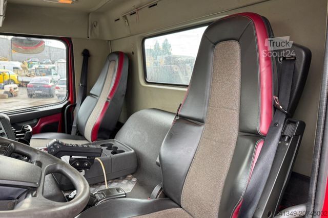 Vozidlo s hákom na kontajnery VOLVO FMX-500 8x4 Tridem Hiab 26T