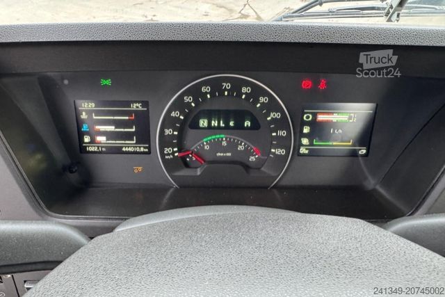 Vozidlo s hákom na kontajnery VOLVO FMX-500 8x4 Tridem Hiab 26T