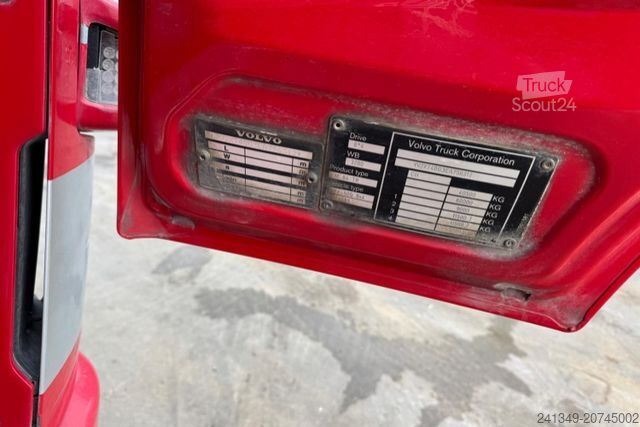 Vozidlo s hákom na kontajnery VOLVO FMX-500 8x4 Tridem Hiab 26T