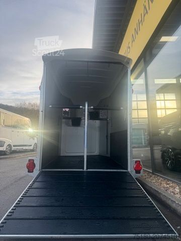 Horse transport trailer HUMBAUR Areion Pure 2,4 t. 2 Pferdeanhänger ALU