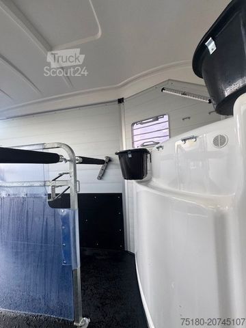 Horse transport trailer HUMBAUR Areion Pure 2,4 t. 2 Pferdeanhänger ALU