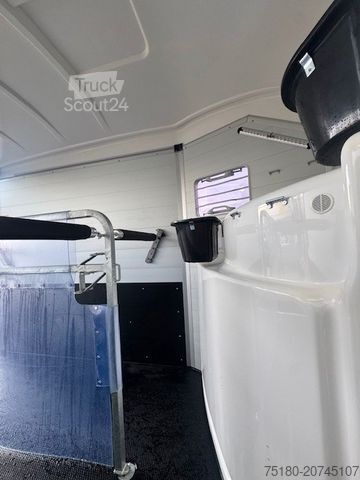 Horse transport trailer HUMBAUR Areion Pure 2,4 t. 2 Pferdeanhänger ALU