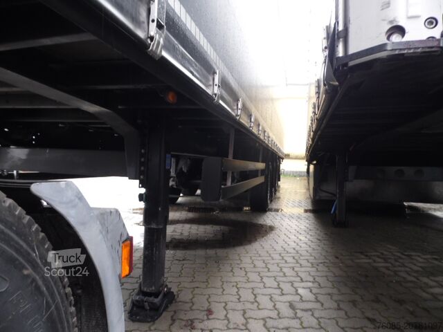 Semi-remorque bâchée Schwarzmüller S1