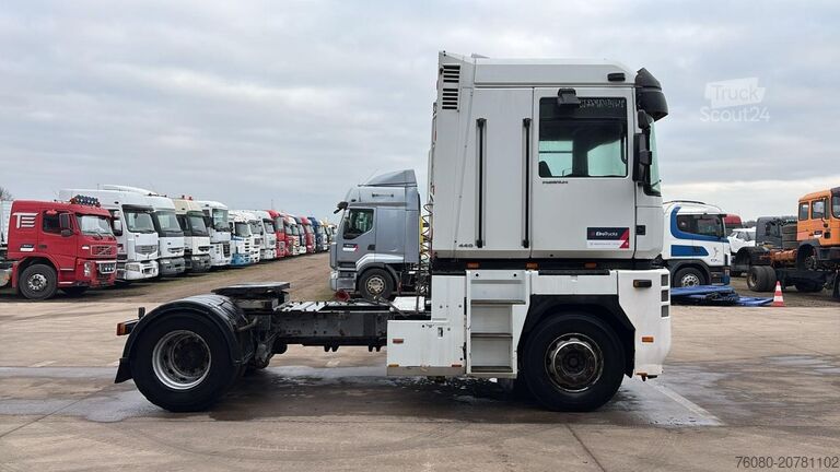 Tracteur standard Renault AE 440 Magnum E-tech (BOITE MANUELLE / MANUAL G...