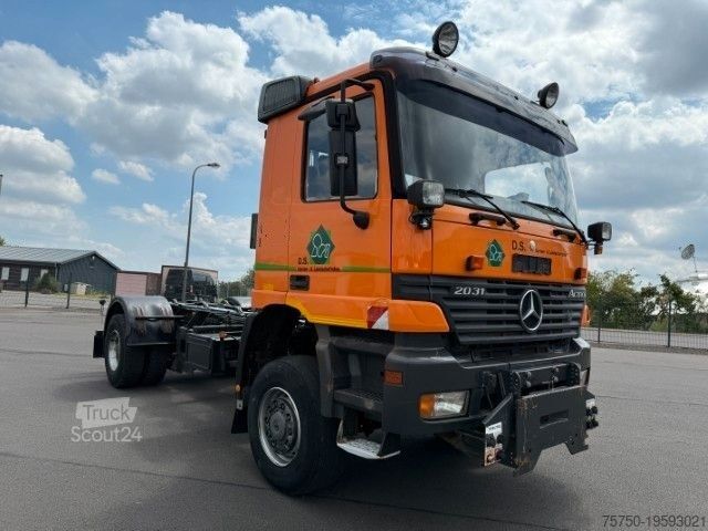 Kravas automašīnas šasija MERCEDES-BENZ Actros 2031 4x4 Hydraulik + Wechselsystem