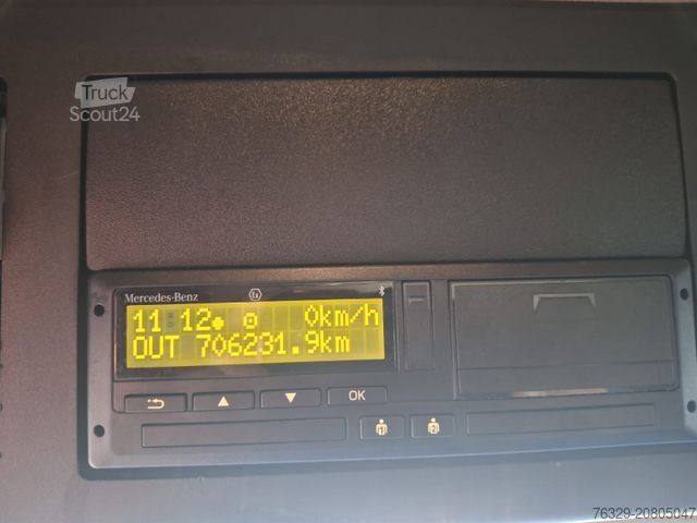 Nákladné vozidlo na nebezpečné materiály MERCEDES-BENZ 1843 Actros