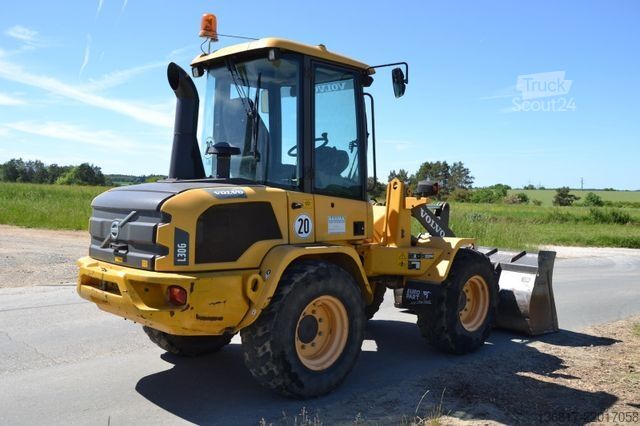 Колісний навантажувач VOLVO L 30 G Radlader / Schaufel + Gabel / hydr. SW