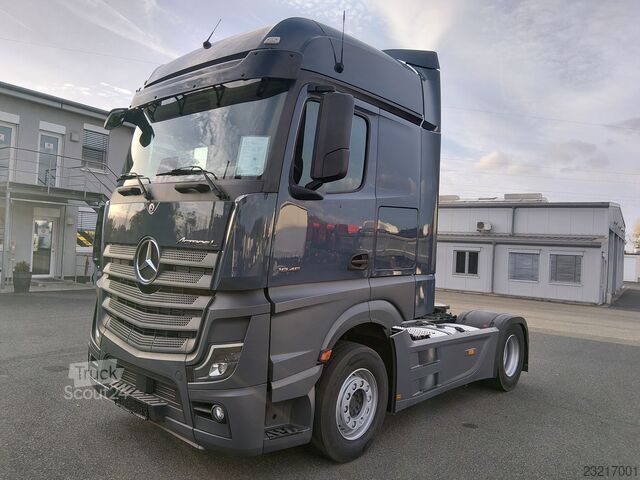 štandardný ťahač Mercedes-Benz Actros 1845 LS Standklima ACC