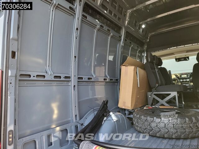 Panel van Iveco Daily 55S18 3.0L 4x4 Automaat L2H2 3,5t Trekhaa...