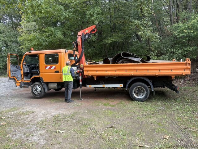 Samochód ciężarowy typu furgon Mitsubishi 