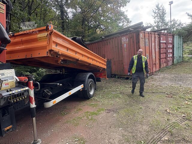 Samochód ciężarowy typu furgon Mitsubishi 