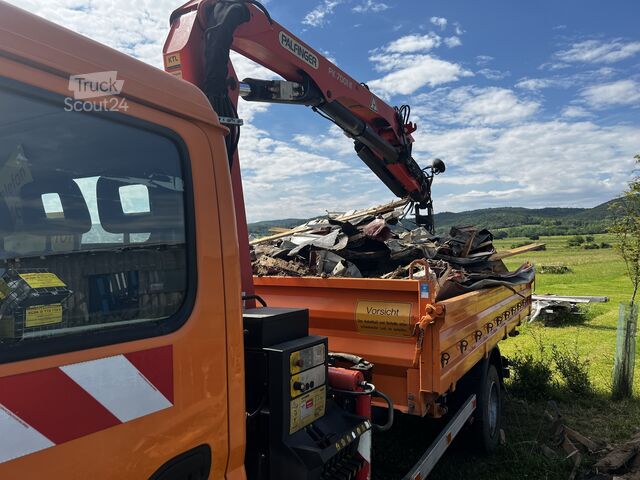 Samochód ciężarowy typu furgon Mitsubishi