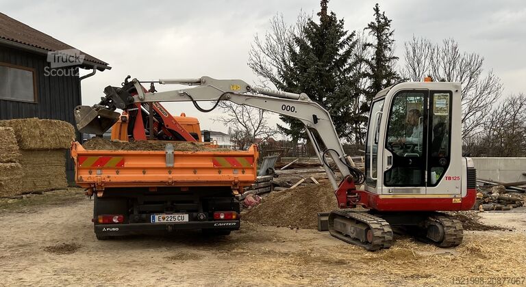 Samochód ciężarowy typu furgon Mitsubishi