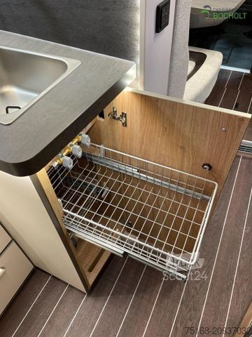 Pusiau integruotas kemperis KNAUS Sky TI 700 MEG IC- Line Modell 2026 / Media Cent