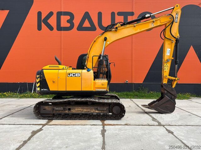Tela-alustainen kaivinkone JCB JS 130 LC + T4F