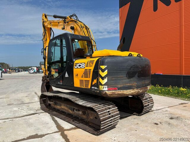 Tela-alustainen kaivinkone JCB JS 130 LC + T4F