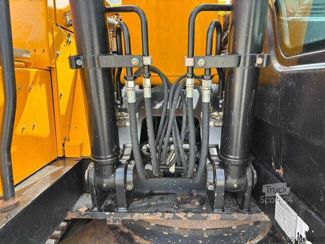 Beltegående gravemaskin JCB JS 130 LC + T4F