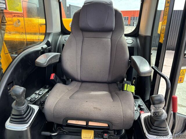 Beltegående gravemaskin JCB JS 130 LC + T4F