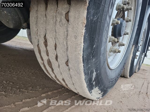 Gesloten bak Kässbohrer XS 3 axles Tailgate Lifting Axle