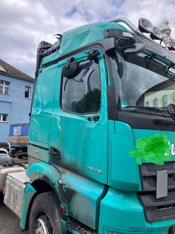 Vakio vetoauto MERCEDES-BENZ 1846