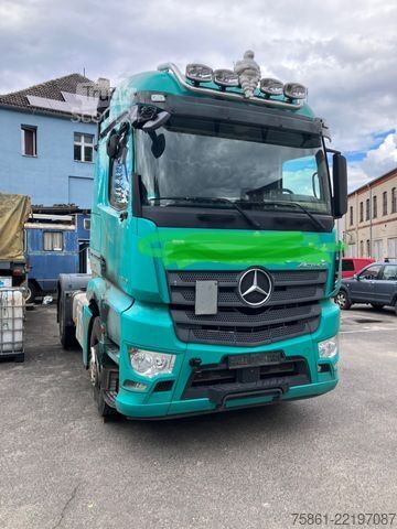 Vakio vetoauto MERCEDES-BENZ 1846