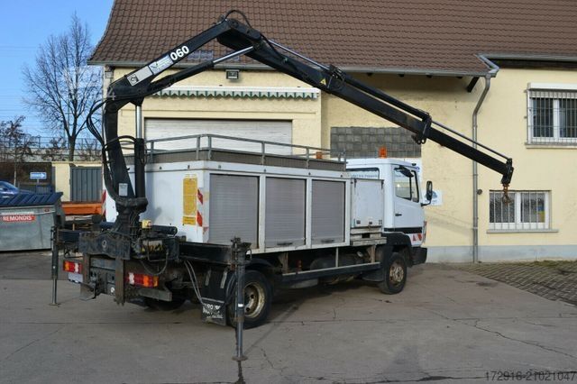 Autre MERCEDES-BENZ 811 Koffer KRAN HIAB 060 Service Truck