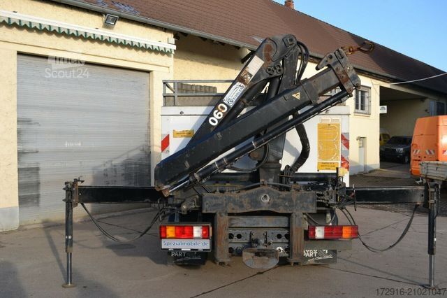 Autre MERCEDES-BENZ 811 Koffer KRAN HIAB 060 Service Truck