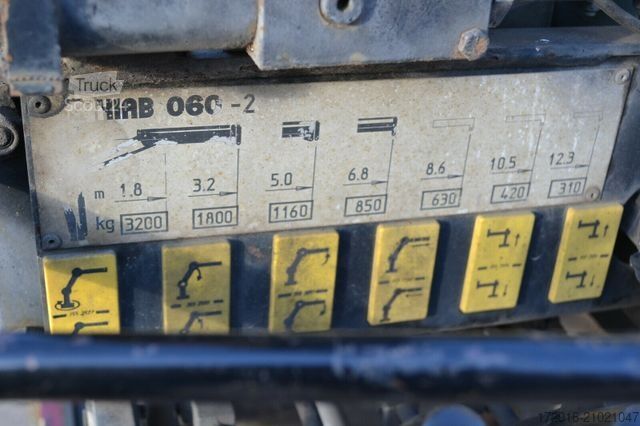 Autre MERCEDES-BENZ 811 Koffer KRAN HIAB 060 Service Truck